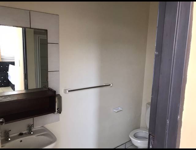 1 BEDROOM FLAT FOR SALE IN BRAAMFONTEIN